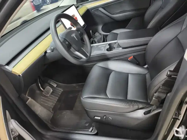 Tesla Model Y — Фото автомобиля 14
