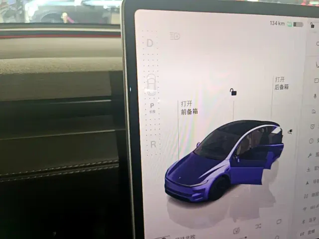 Tesla Model Y — Фото автомобиля 13