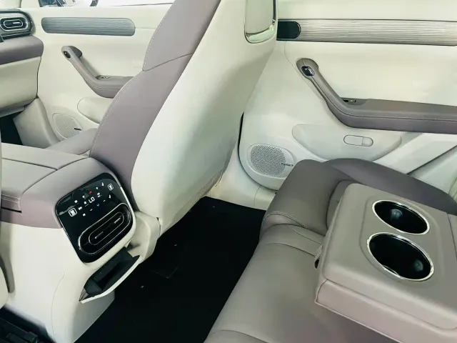 Leapmotor C11 — Фото автомобиля 11