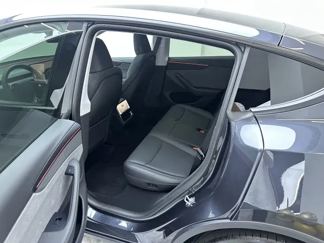 Tesla Model Y — Фото автомобиля 18