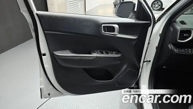 Hyundai Venue — Фото автомобиля 24