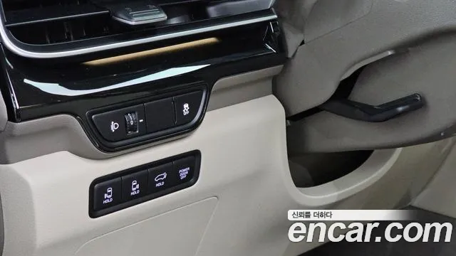Kia Carnival Generation 4 — Фото автомобиля 13