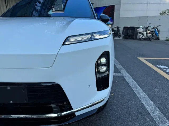 Nio ES8 — Фото автомобиля 9