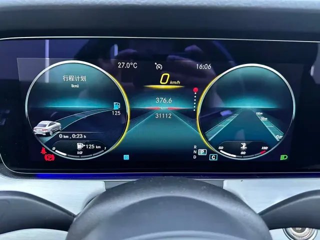 Mercedes-Benz E-Class — Фото автомобиля 12