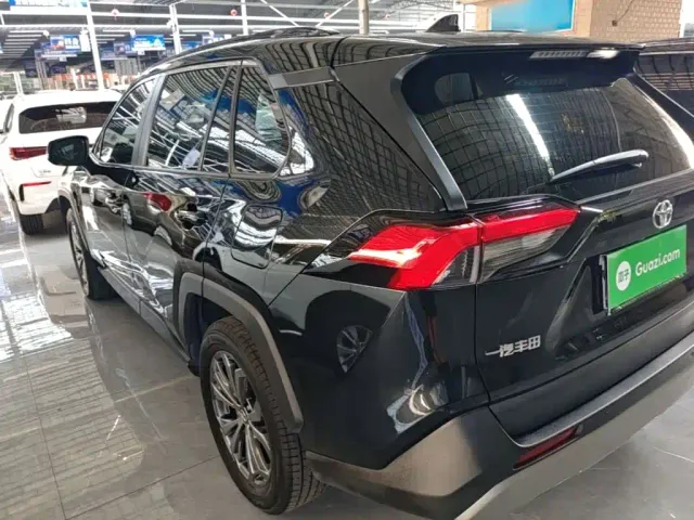 Toyota RAV4 — Фото автомобиля 22