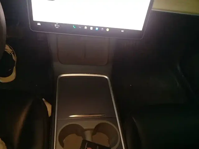Tesla Model 3 — Фото автомобиля 13