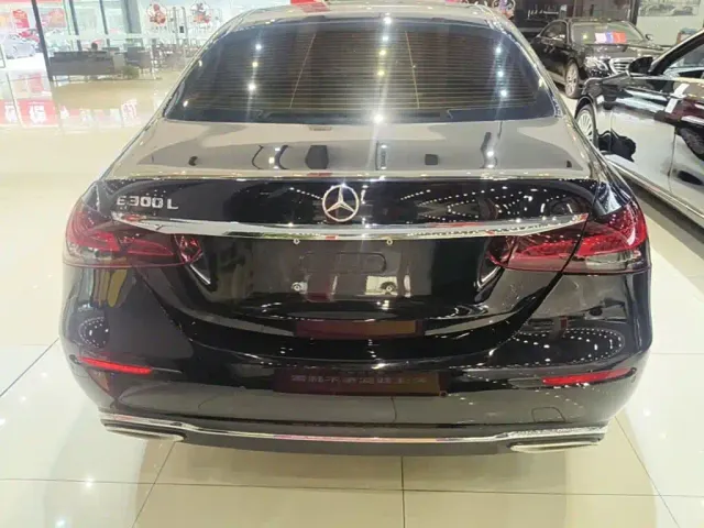 Mercedes-Benz E-Class — Фото автомобиля 5