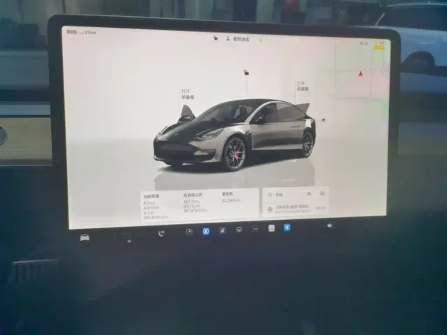 Tesla Model 3 — Фото автомобиля 12