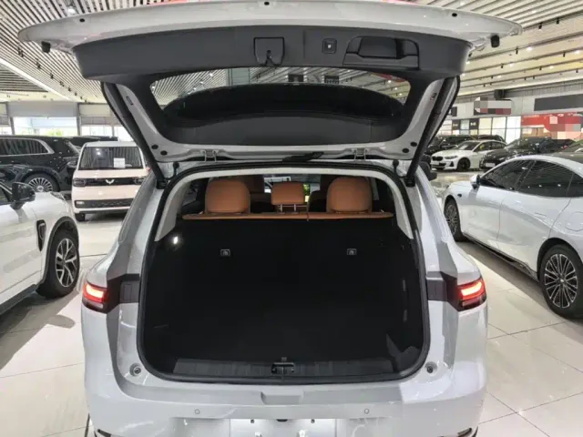 Leapmotor C10 — Фото автомобиля 18