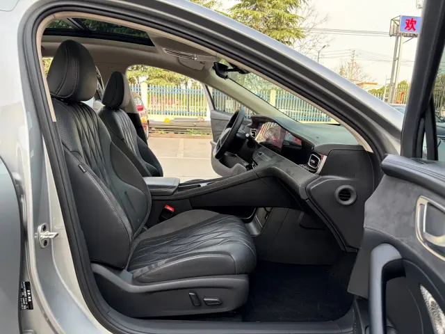 Roewe D7 — Фото автомобиля 6