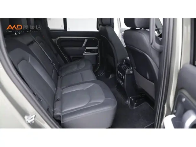 Land Rover Defender — Фото автомобиля 8