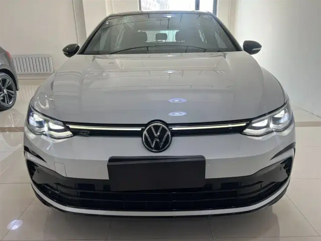 Volkswagen Golf — Фото автомобиля 2