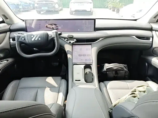 IM Motors LS6 — Фото автомобиля 9