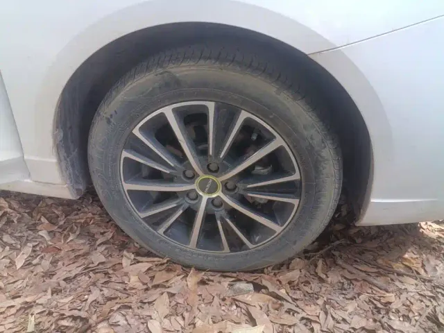 Roewe Roewe i5 2021 1.5L CVT Platinum Edition — Фото автомобиля 24