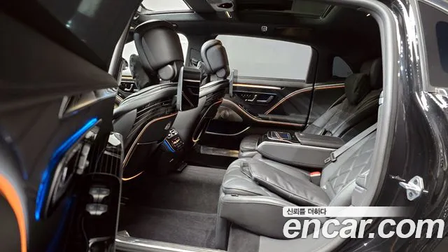Mercedes-Benz S-Class — Фото автомобиля 12