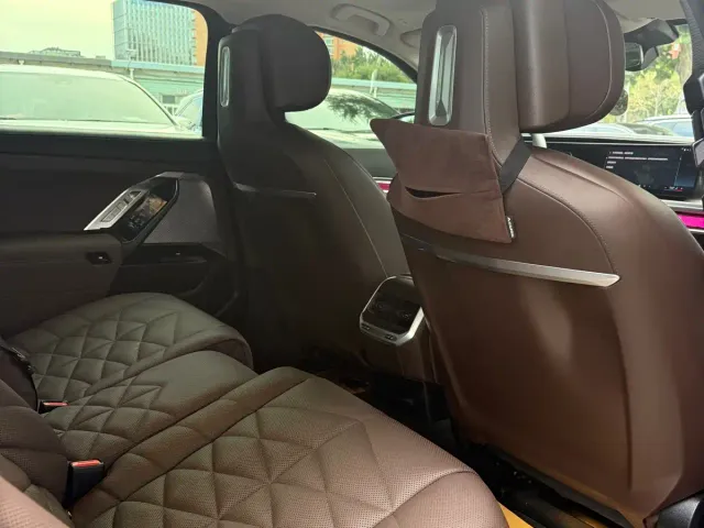 BMW 7 Series — Фото автомобиля 18