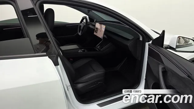 Tesla Model Y — Фото автомобиля 17
