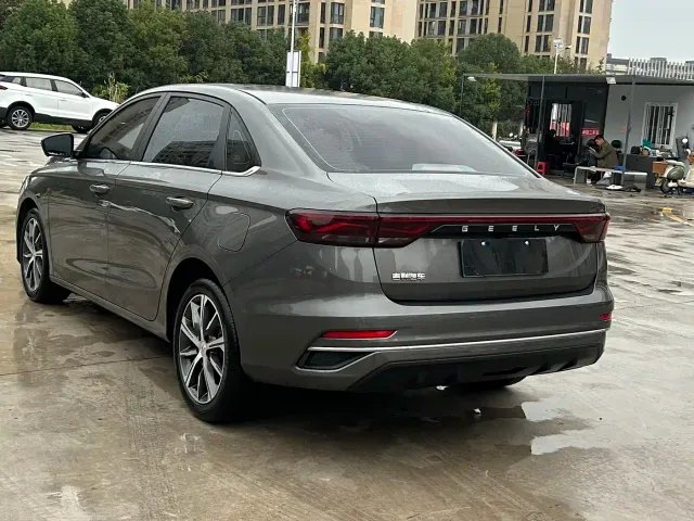 Geely Emgrand — Фото автомобиля 5