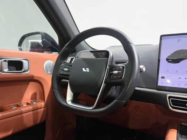 Li Auto L7 — Фото автомобиля 16
