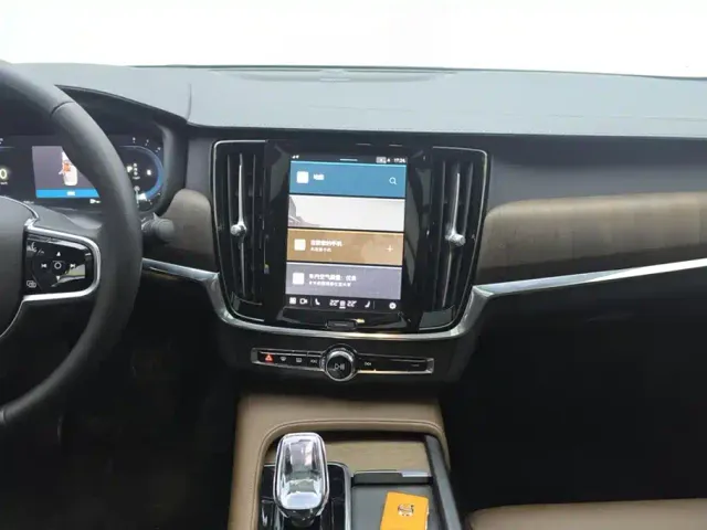 Volvo S90 — Фото автомобиля 13