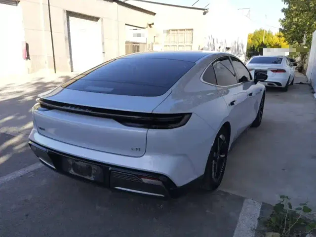 Geely Galaxy E8 — Фото автомобиля 6