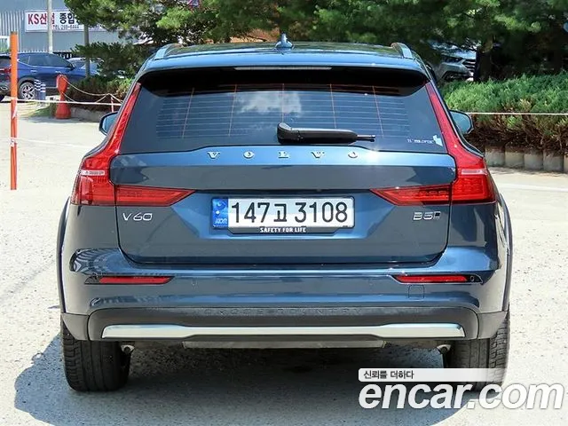 Вольво V60 V60 Cross Country 2 поколение B5 Ultimate AWD — Фото автомобиля 4