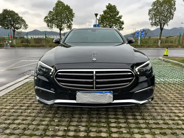 Mercedes-Benz E-Class — Фото автомобиля 2