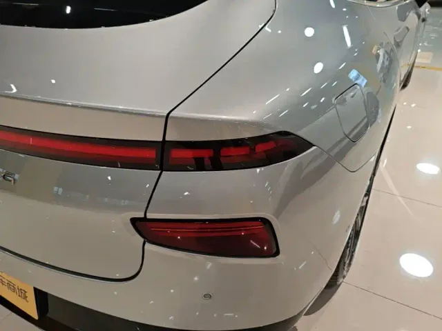 Xpeng P7 — Фото автомобиля 7