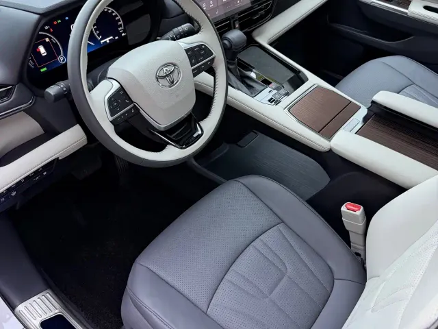 Toyota Sienna — Фото автомобиля 7