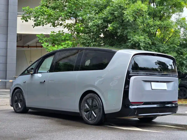 Li Auto MEGA — Фото автомобиля 5