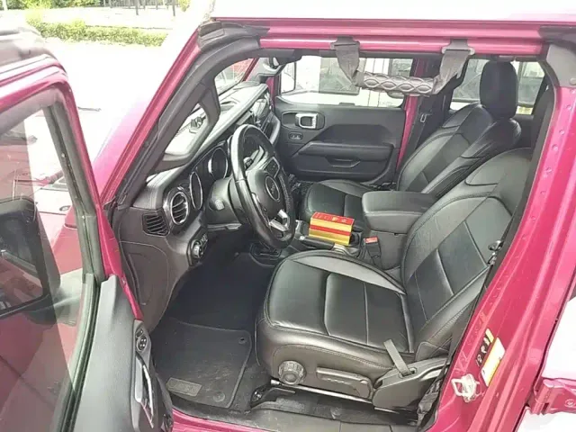 Jeep Wrangler — Фото автомобиля 15