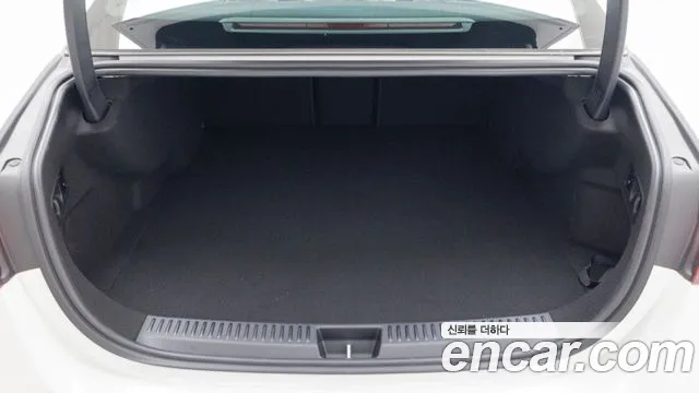 Mercedes-Benz E-Class — Фото автомобиля 11
