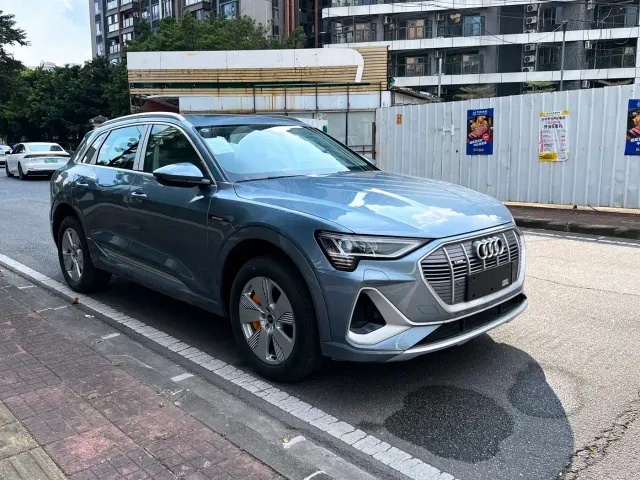Audi e-tron — Фото автомобиля 3