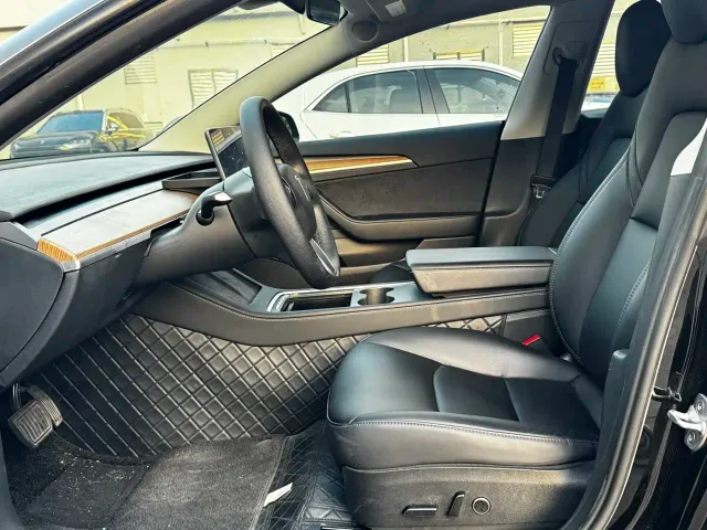 Tesla Model 3 — Фото автомобиля 7