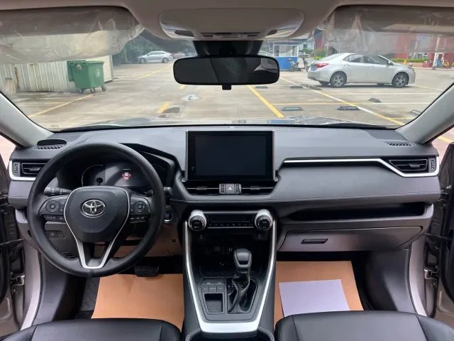 Toyota RAV4 — Фото автомобиля 5