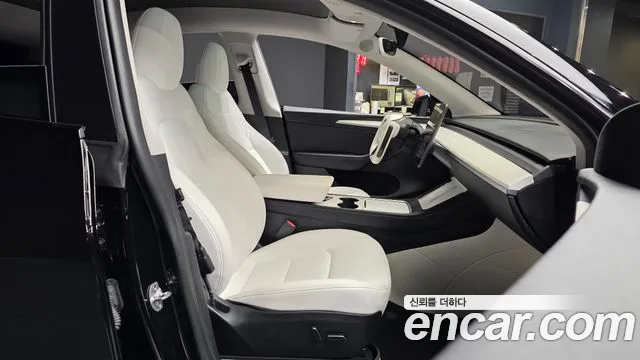 Tesla Model Y — Фото автомобиля 17