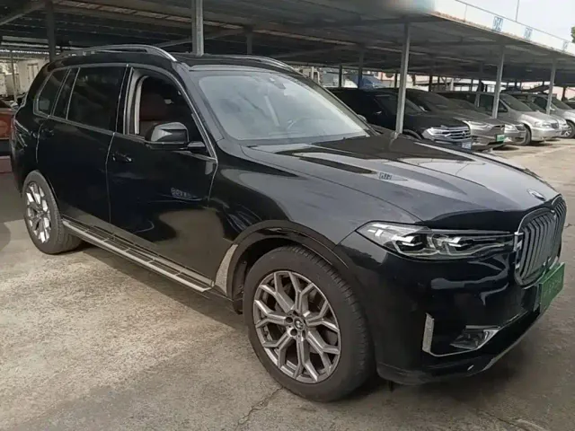 BMW X7 — Фото автомобиля 3