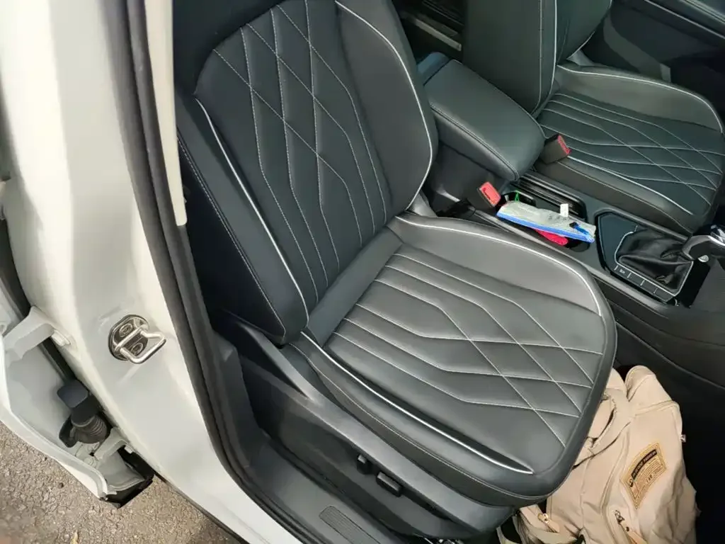Volkswagen Tiguan L 2024 Outstanding 300TSI Auto 2WD Dragon Soaring Edition — Фото автомобиля 24