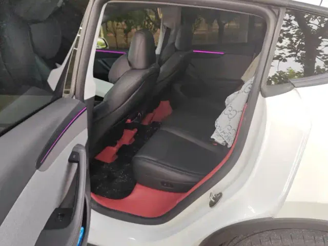 Tesla Model Y — Фото автомобиля 11