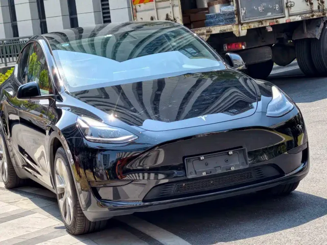 Tesla Model Y — Фото автомобиля 10