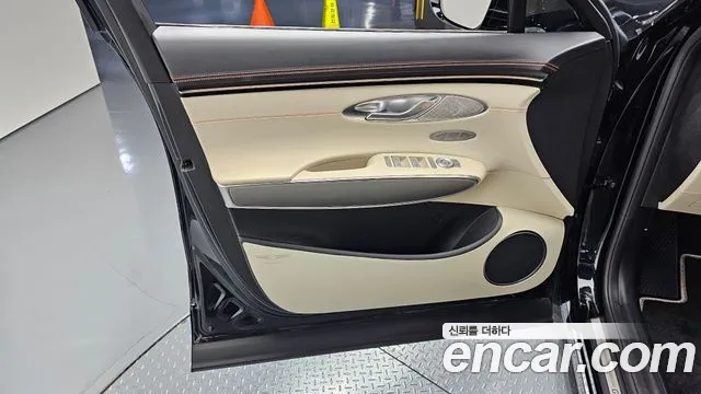 Genesis GV70 — Фото автомобиля 21