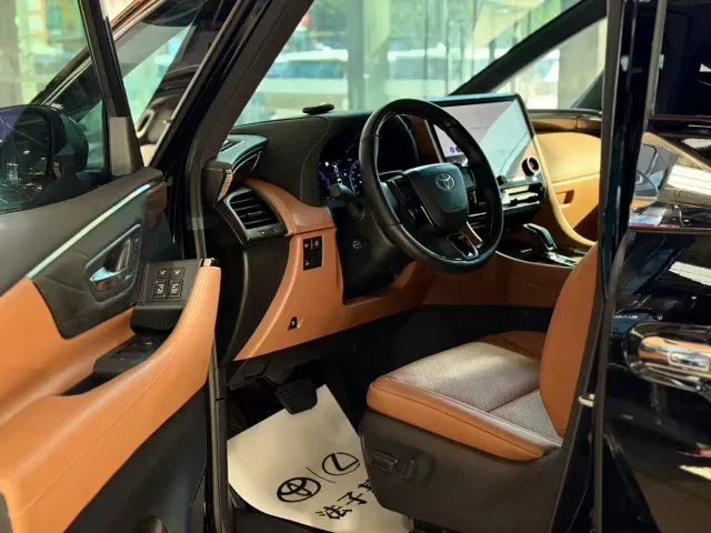 Toyota Alphard — Фото автомобиля 6