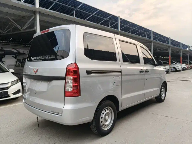 Wuling Hongguang V — Фото автомобиля 19