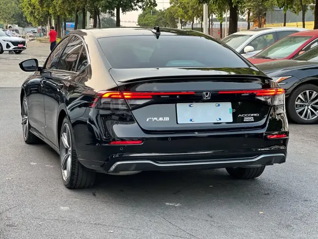 Honda Accord — Фото автомобиля 9