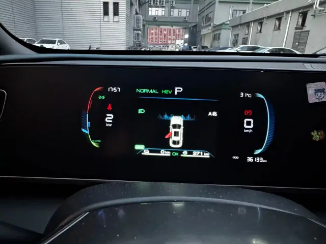 BYD Qin L — Фото автомобиля 12