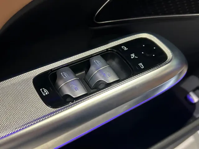Mercedes-Benz E-Class — Фото автомобиля 7