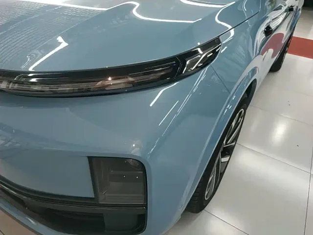 Li Auto L8 — Фото автомобиля 23