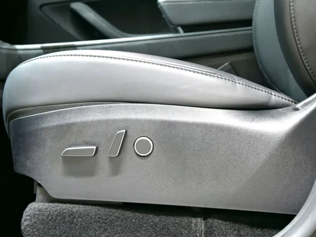 Tesla Model Y — Фото автомобиля 22