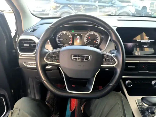 Geely Binyue — Фото автомобиля 10