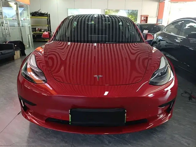 Tesla Model 3 — Фото автомобиля 2